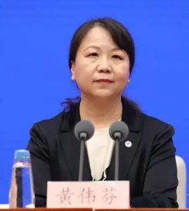 黃偉芬
