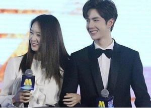 張藝興喜歡了她5年，王一博與她對視1秒就紅了臉