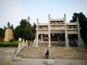河南臥龍崗