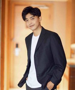 李佳航
