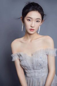周依然